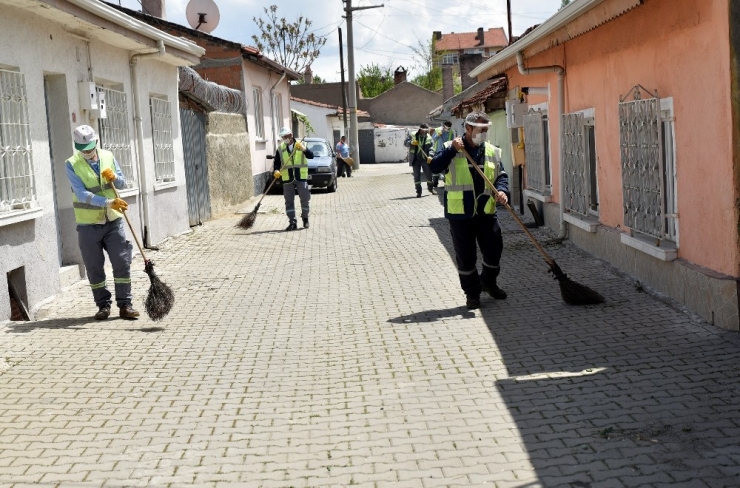 Tepebaşı’nda Temizlik Çalışmaları Devam Ediyor