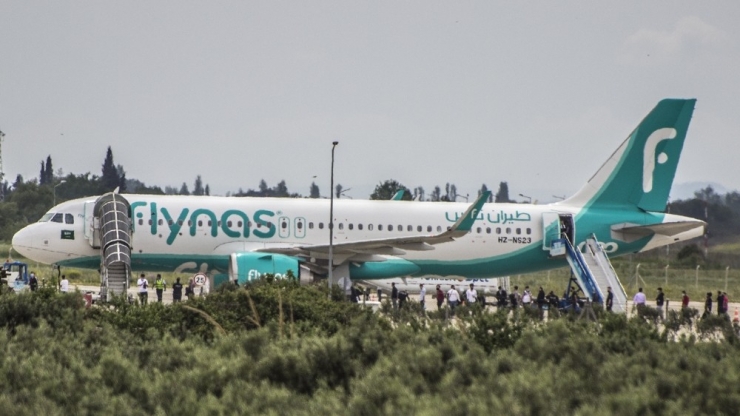 Yurt Dışından Gelen Yolculara Apronda Tek Sıralı Önlem