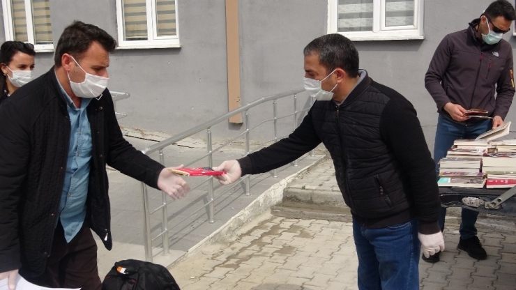 Van’da Karantina Süresi Dolan 73 Kişi Evlerine Uğurlandı