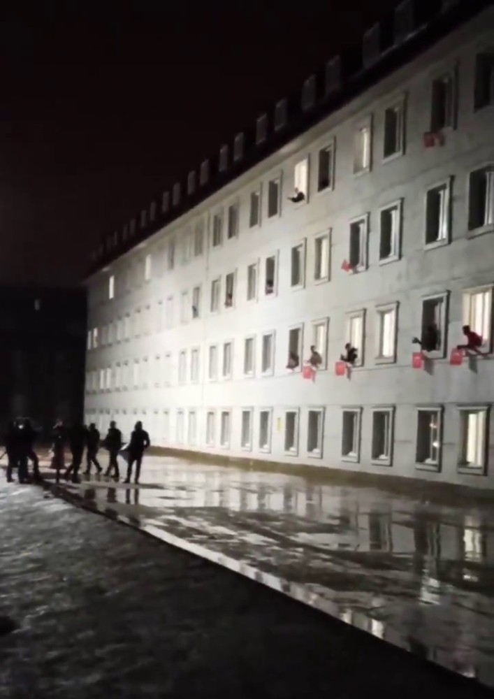 Yurtlarda Karantinada Tutulan Vatandaşlara Davullu Zurnalı Moral Etkinliği