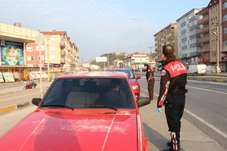 Sokağa Çıkma Yasağına Uymayan 13 Kişi Ve 1 İşyerine İdari Yaptırım Uygulandı