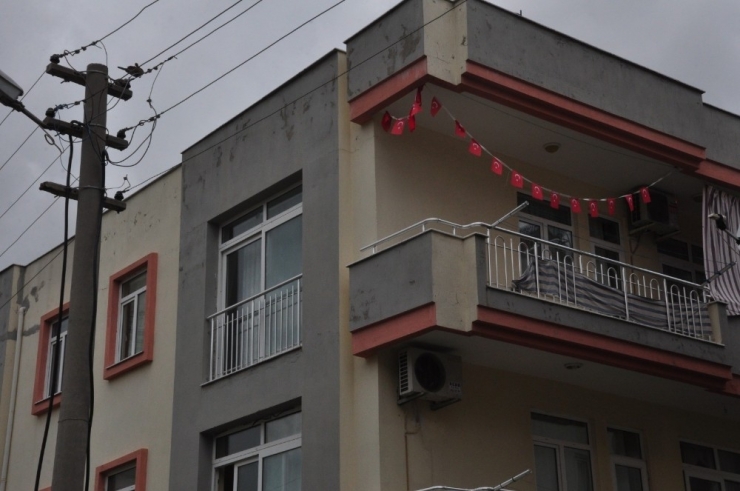 3. Kattan Düşen Çocuk, Portakal Ağacına Takılarak Yaralı Kurtuldu