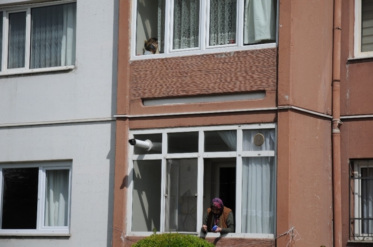 Apartman Görevlisinin Korona Testi Pozitif Çıkınca 119 Kişi Karantina Altına Alındı