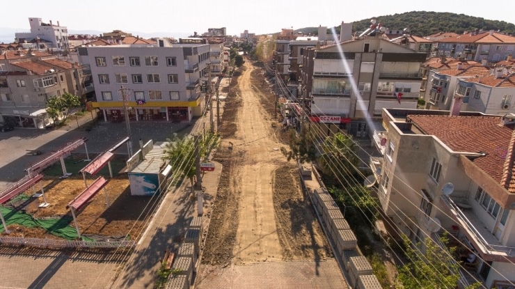 Ayvalık Belediyesi’nden Küçükköy’e 13 Bin Metrekare Kilit Parke Yol