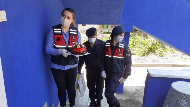 Jandarmadan Doğum Günü Sürprizi