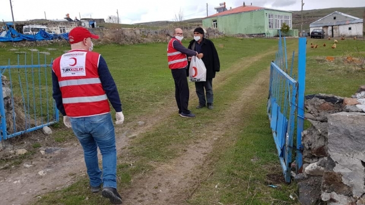 Türk Kızılayı Çıldır Şubesi Ramazan Pidesi Dağıttı