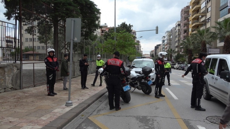Sokağa Çıkma Kısıtlamasını İhlal Edip Polisten Kaçan 2 Kişiye 13 Bin Tl Ceza