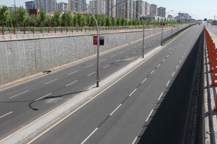 Diyarbakır’da Cadde Ve Sokaklar Kısıtlamanın 3’üncü Gününde De Boş Kaldı