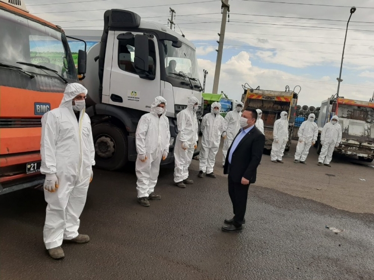 Bağlar’da Temizlik Ekipleri Kısıtlama Günlerinde Görev Başında