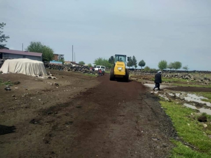 Bağlar’da Yol Yapım Çalışmaları Sürüyor