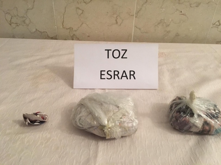 Elazığ’da Şüphelinin Aracından Yarım Kilo Toz Esrar Çıktı