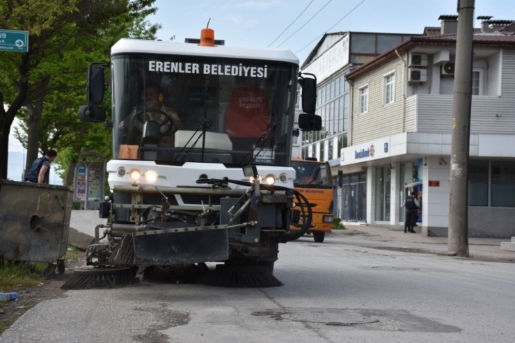 Erenler’de Bahar Temizliği Sürüyor