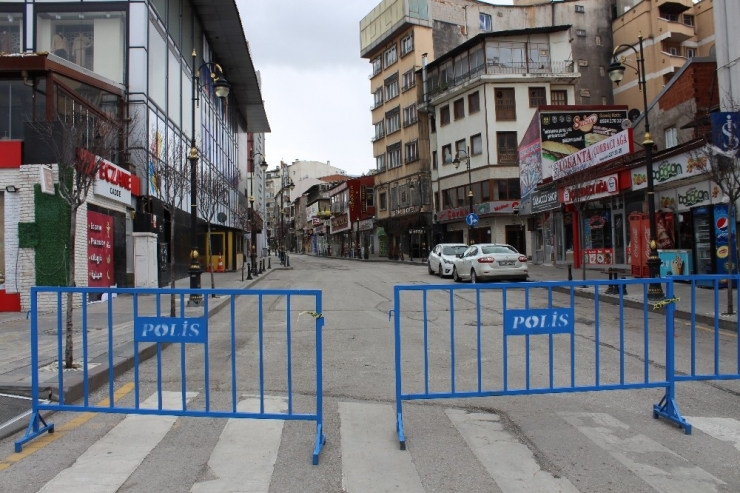 Her Gün Binlerce Kişinin Akın Ettiği Sokaklar Boş Kaldı