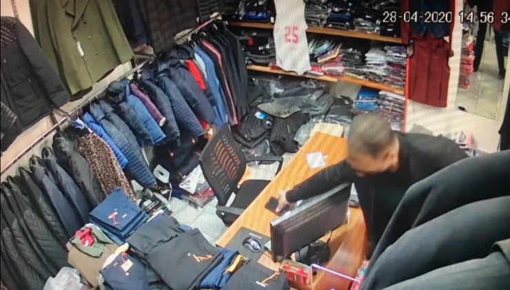 Fatih’te Bir İş Yerinde 2 Gün Arayla Hırsızlık