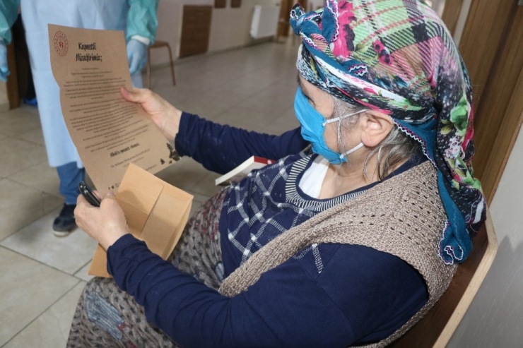 Gençlik Ve Spor Bakanı Kasapoğlu, Karantinada Kalan Vatandaşlara Kitap Ve Mektup Gönderdi