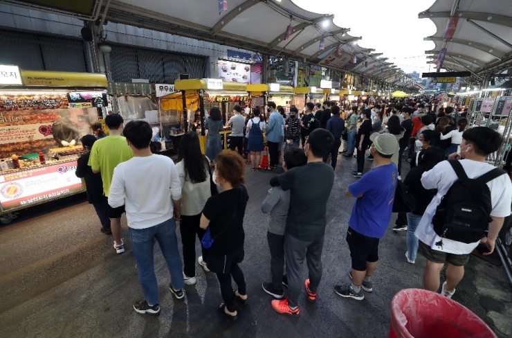 Güney Kore, 6 Mayıs’ta "Sosyal Mesafe" Kuralını Gevşetiyor