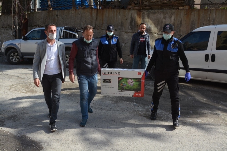 "Vefa Sosyal Destek Grubu" Ekmek Dağıttı