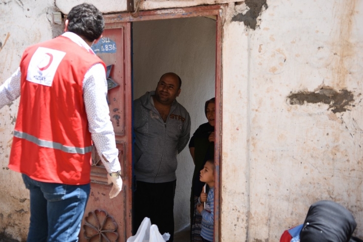 Kızılay’dan İhtiyaç Sahiplerine Ramazan Kolisi