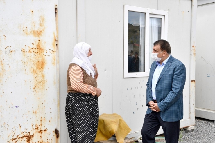 Konteyner Kentte Yaşayan Depremzedeler Ziyaret Edildi