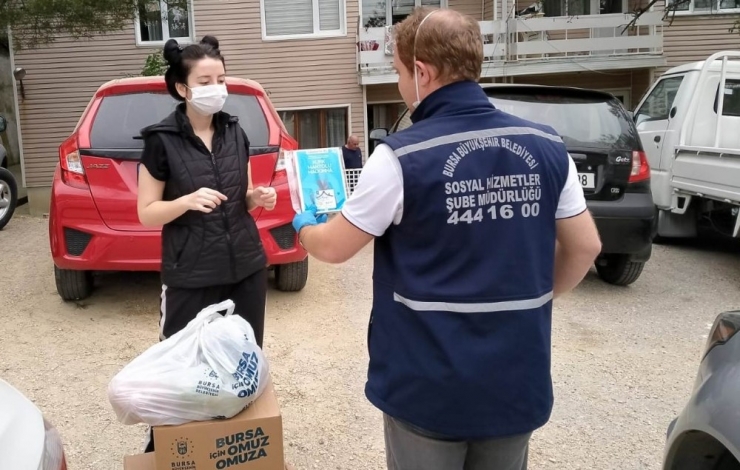 Bursa’da 3 Bin Kitap Hediye Edildi