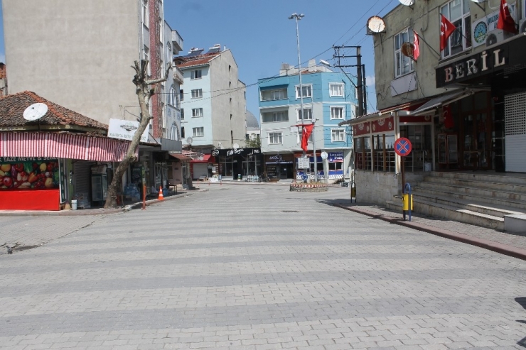 Manyaslılar Sokağa Çıkma Yasağına Uyuyor