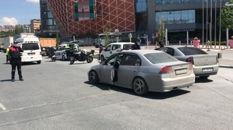 Sokağa Çıkma Kısıtlamasını Delen Sürücü: “Kaportacı Gel Arabayı Al Dedi”