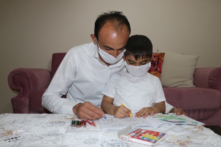 Oğlu İle Birlikte Virüsü Yenen Baba: "Öğrenince Dünya Başıma Yıkıldı"