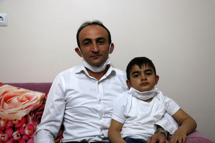 Oğlu İle Birlikte Virüsü Yenen Baba: "Öğrenince Dünya Başıma Yıkıldı"