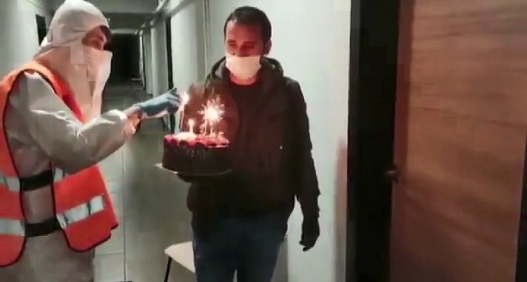 Karantina Altındaki Azranur’a Doğum Günü Sürprizi