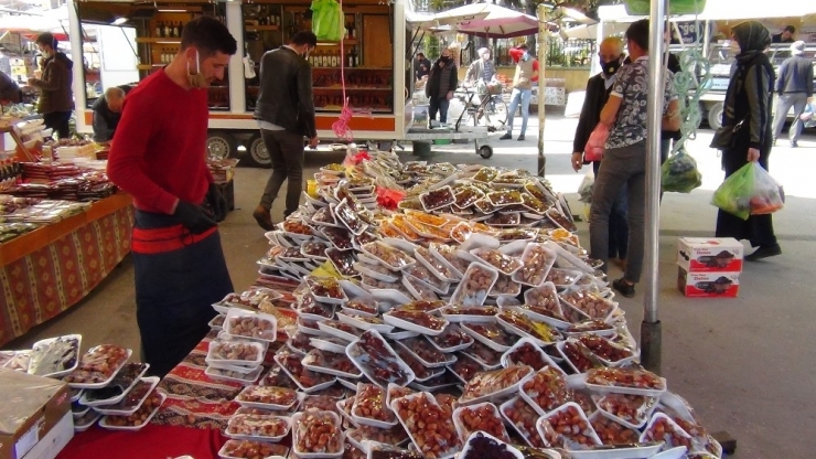 Pazarlarda En Çok Hurma Rağbet Görüyor
