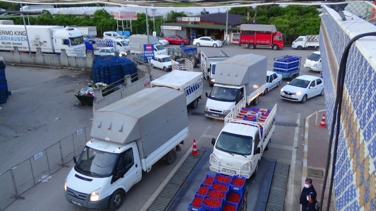 Antalya’da 3 Günlük Kısıtlamanın Ardından Kilometrelerce Kuyruk Oluştu