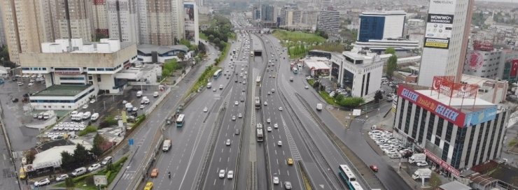 Sokağa Çıkma Kısıtlamasının Ardından İstanbul’da Yollar Drone İle Görüntülendi