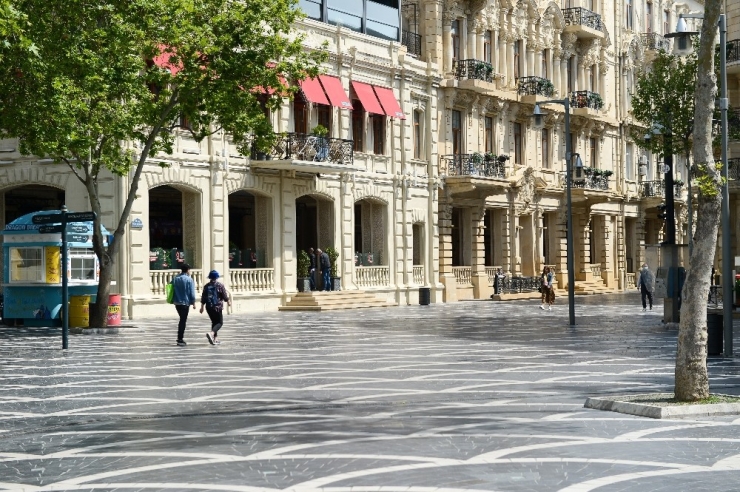 Azerbaycan’da Kısıtlamalar Kademeli Olarak Kaldırılıyor