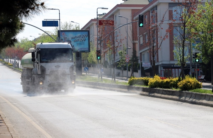 Büyükçekmece’nin Sokak Ve Meydanları Dezenfekte Edildi