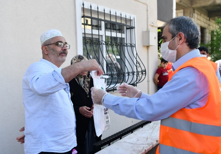 Çayırova’da 15 Günde Üretilen 300 Bin Maske Dağıtıldı