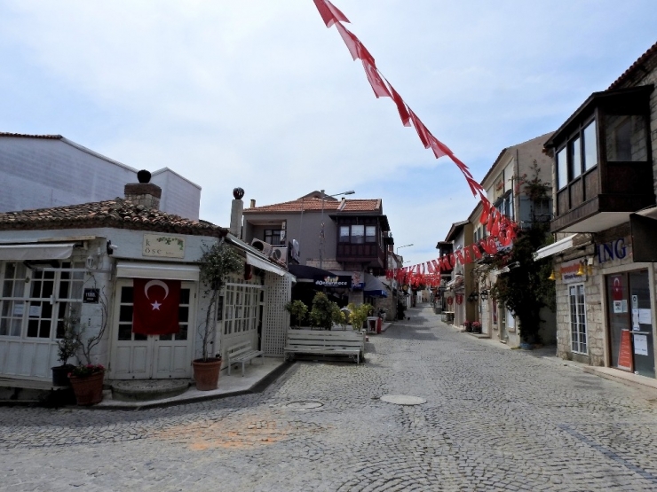 Çeşme’de Sokağa Çıkma Kısıtlamasında 18 Kişiye Ceza