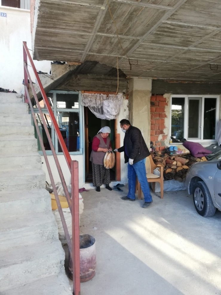 Mahalleli Sokağa Çıkma Kısıtlamalarında Komşularını Unutmadı