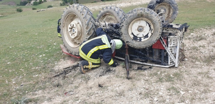 Devrilen Traktörün Altında Kalan Sürücü Yaralandı