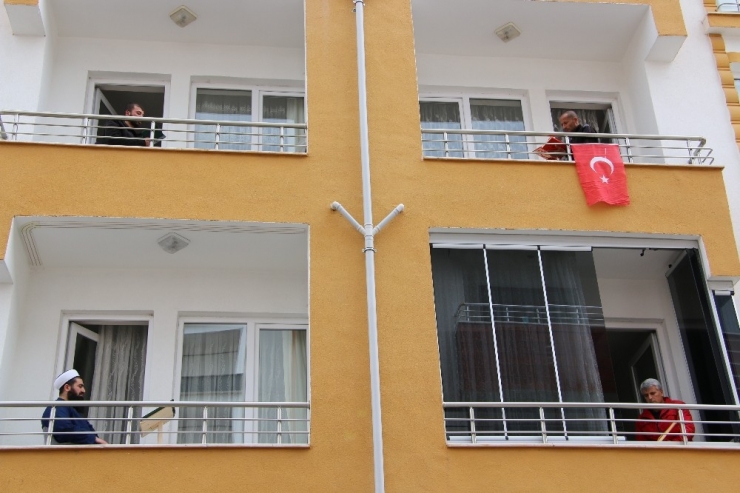 Elazığ’da Korona Nedeniyle Balkonlarda Mukabele Geleneği