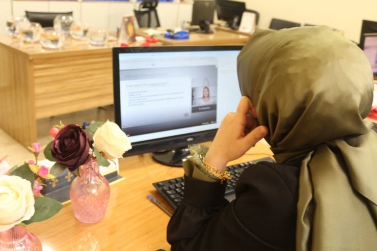 Evimizin Sağlık Elçileri Projesi’ni Telekonferans Yoluyla Sürüyor