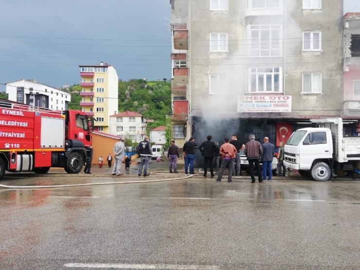 Oto Tamirhanesinde Korkutan Yangın