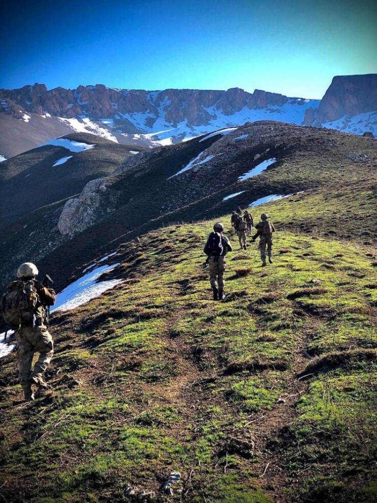 Şemdinli’de Patlayıcı Madde Ve Mühimmat Ele Geçirildi