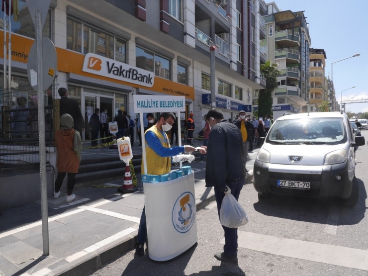 Haliliye’de Maske Üretimi Ve Dağıtımı Sürüyor
