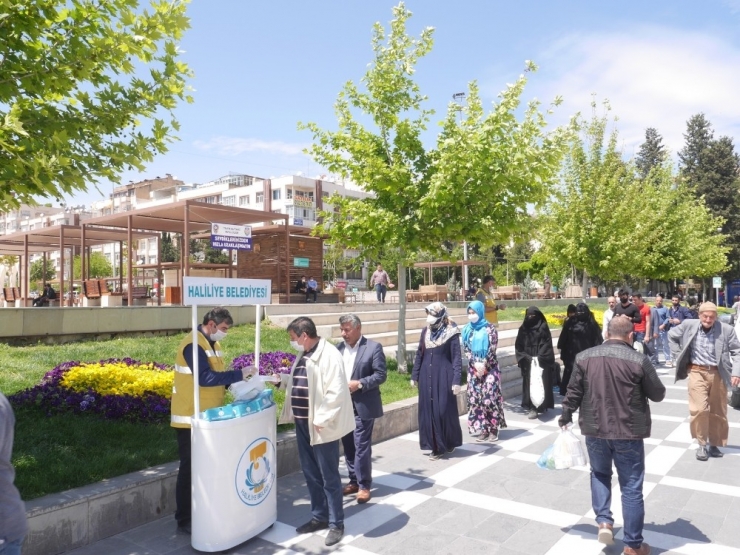 Haliliye’de Maske Üretimi Ve Dağıtımı Sürüyor