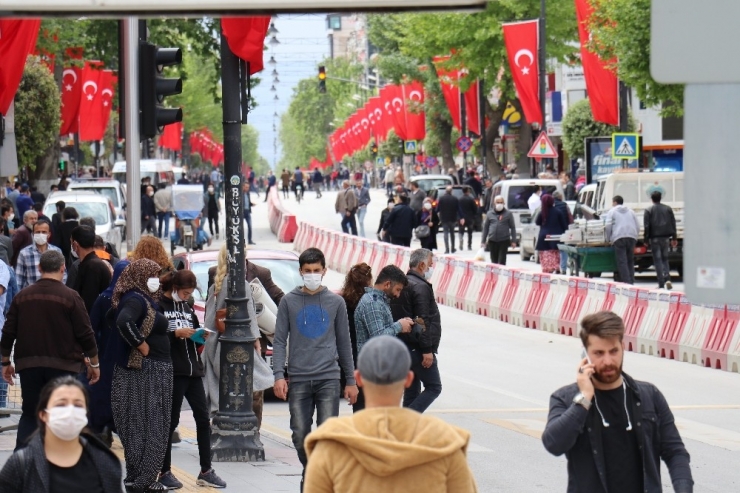 Üç Günlük Kısıtlama Sonrası Malatya’da Sokaklar Hareketlendi