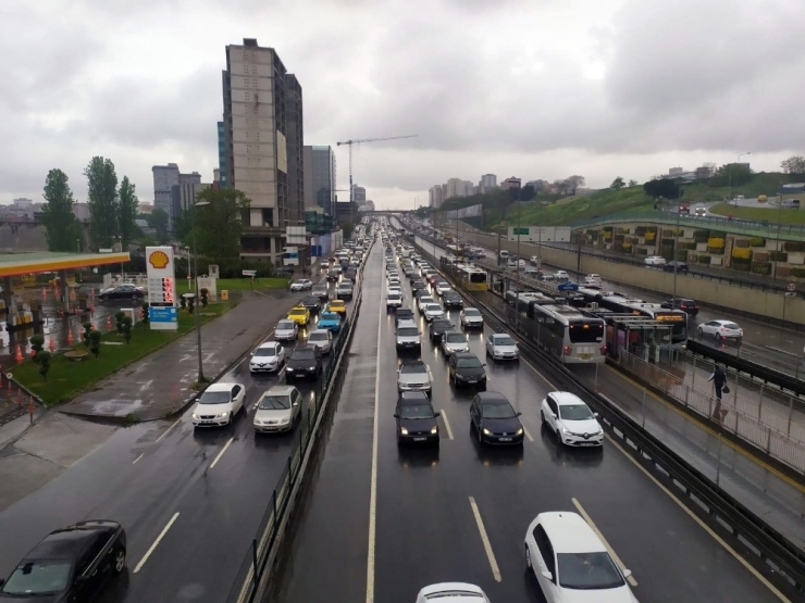 İstanbul Trafiği Alışılmış Haline Geri Döndü