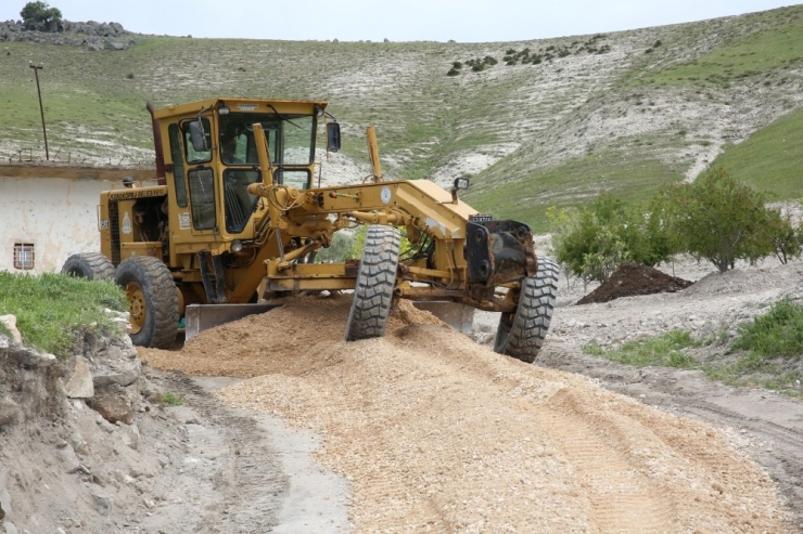 Karaköprü Kırsalı Çamurdan Arındırılıyor