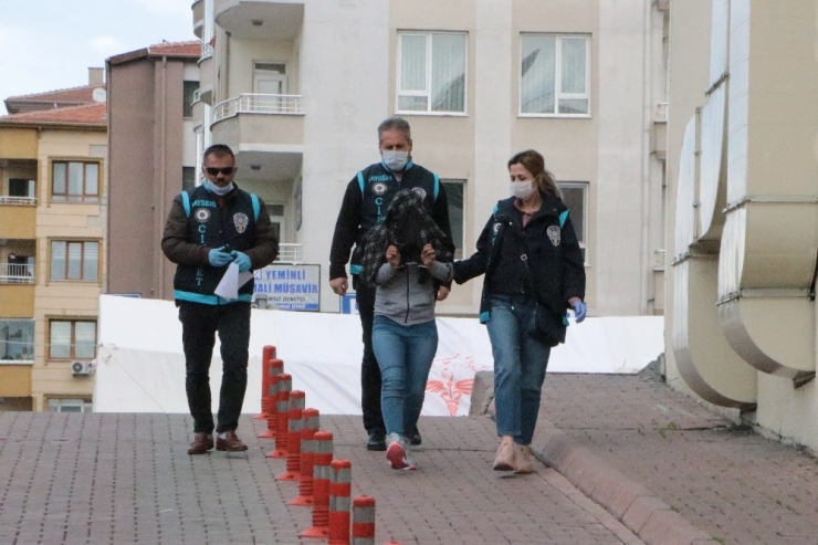 Polis Cinayetin Zanlısını Yakalamak İçin Şehirdeki S.k. İsimli Kadınlarla Görüştü