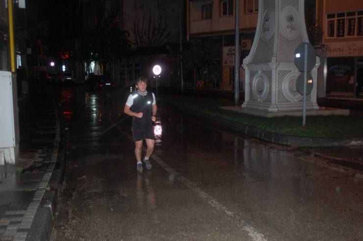 Kısıtlama Bitti, Vatandaşlar Sokağa Döküldü