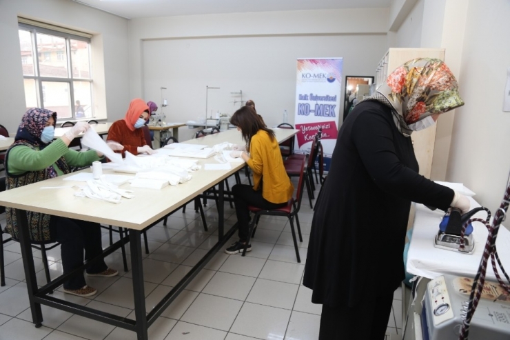 Ko-mek Bir Milyonuncu Maskeyi Üretti